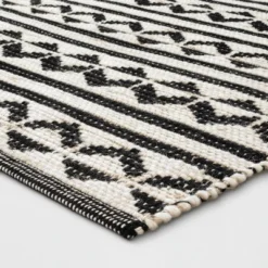 2'6"x4' Geometric Woven Accent Rug Black - Project 62™